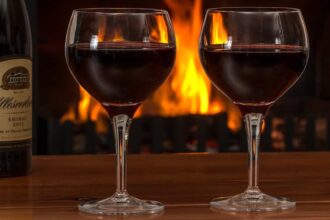 Sélection de bouteilles de vin pour un abonnement convivial