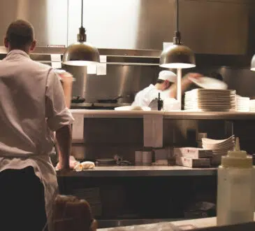 Un restaurant vous propose un spectacle et une très belle carte